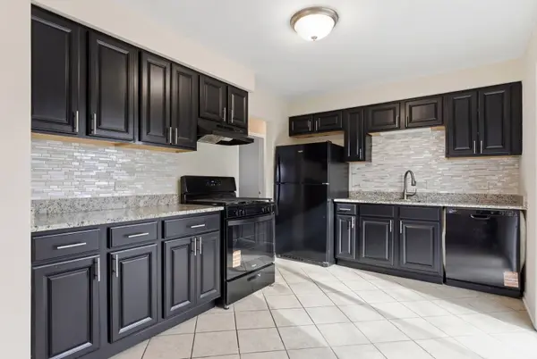 16419 Woodlawn West Avenue, South Holland, IL 60473