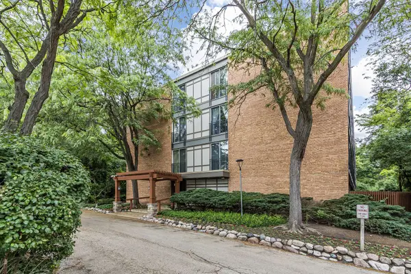 5830 Oakwood DR #3K, Lisle, IL 60532