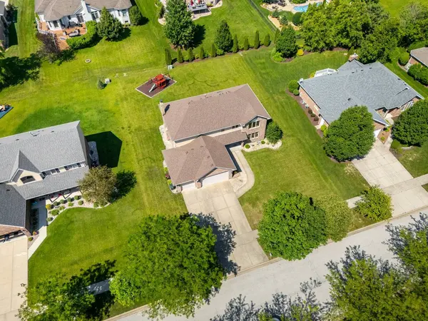 8284 BROOKHAVEN DR, Frankfort, IL 60423