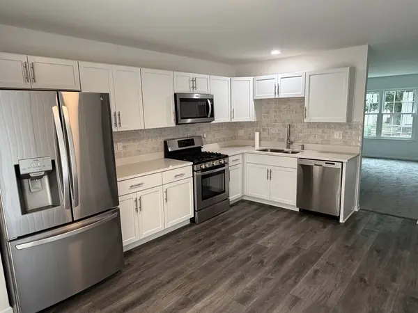1748 Linden Park LN, Aurora, IL 60504
