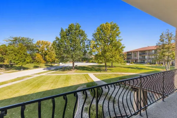 15651 Garden View CT #2D, Orland Park, IL 60462