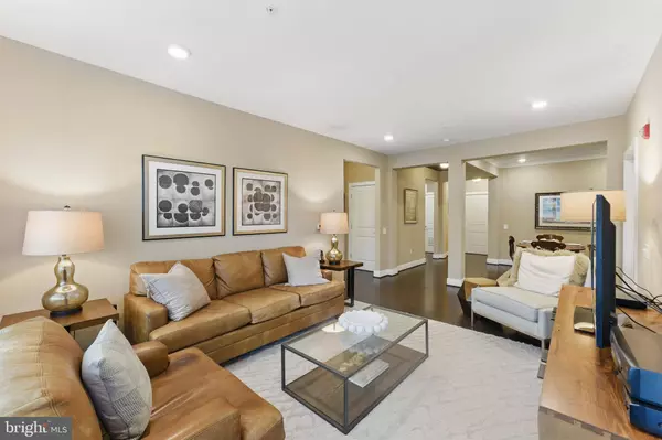 9521 BASTILLE ST #403, Fairfax, VA 22031