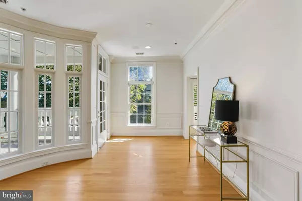 1480 EVANS FARM DR #202, Mclean, VA 22101