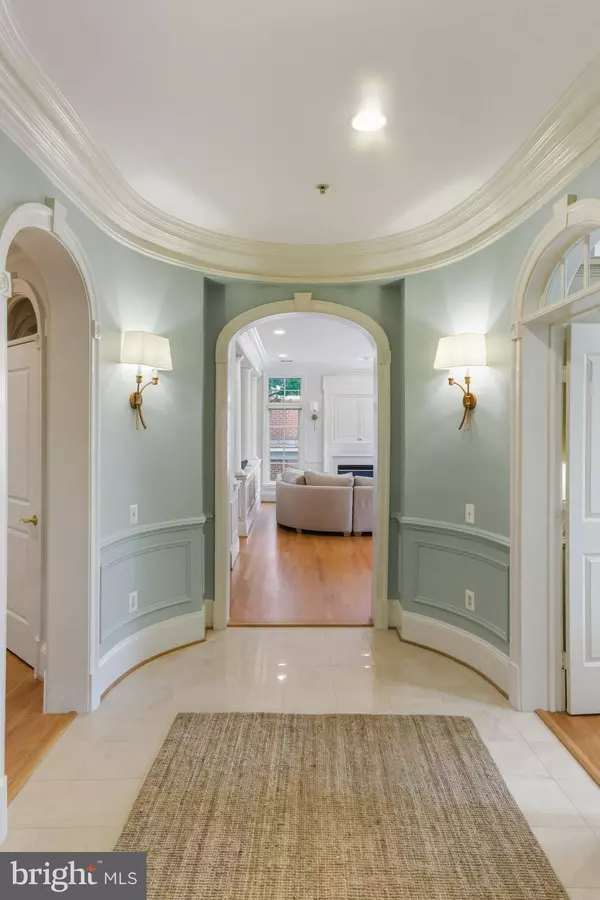 1480 EVANS FARM DR #202, Mclean, VA 22101