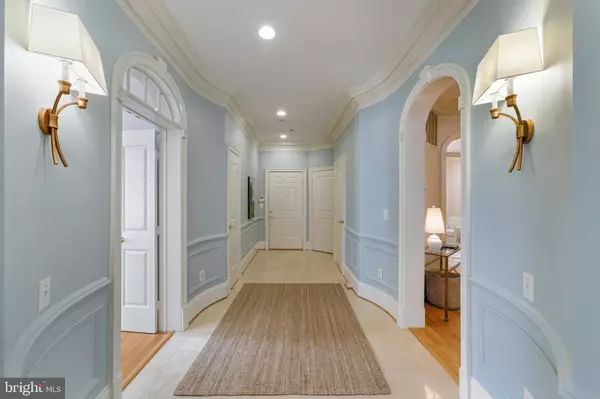 1480 EVANS FARM DR #202, Mclean, VA 22101