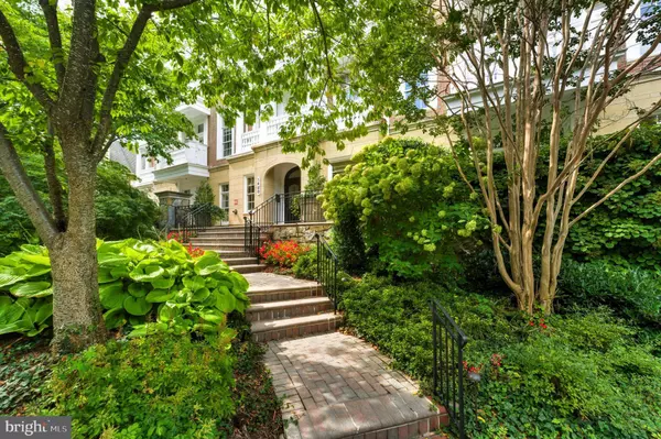 1480 EVANS FARM DR #202, Mclean, VA 22101