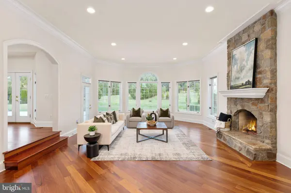 40163 BEACON HILL DR, Leesburg, VA 20176