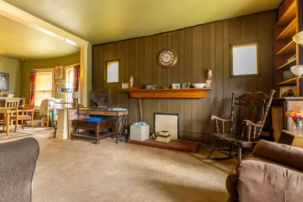 2342 Dexter St, Denver, CO 80207-3151