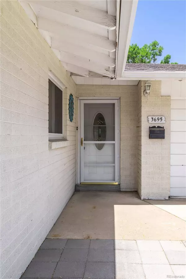 3695 W Monmouth AVE, Littleton, CO 80123