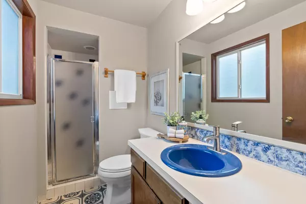 527 E Glencrest Dr, Spokane, WA 99208