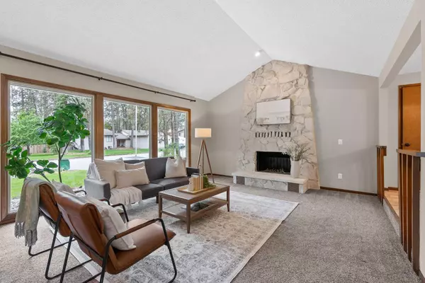 527 E Glencrest Dr, Spokane, WA 99208