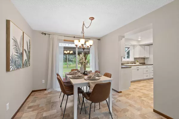 527 E Glencrest Dr, Spokane, WA 99208