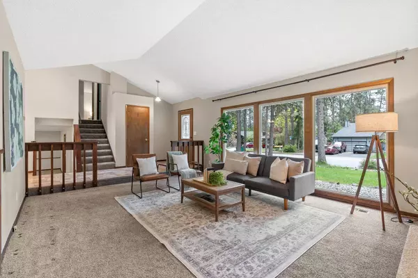 527 E Glencrest Dr, Spokane, WA 99208