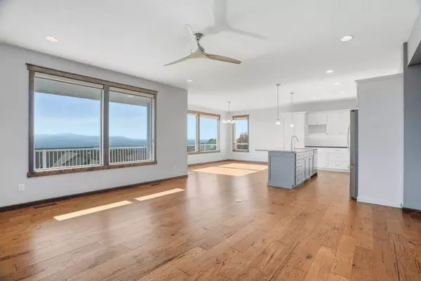 8716 E Woodside Ln, Spokane, WA 99217