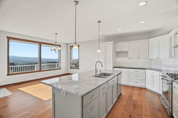 8716 E Woodside Ln, Spokane, WA 99217