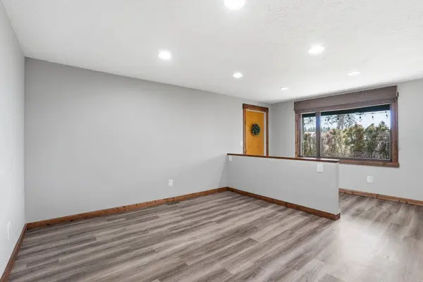 1122 E Bedivere Dr, Spokane, WA 99218