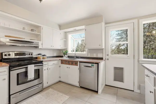 10324 N College Cir, Spokane, WA 99218