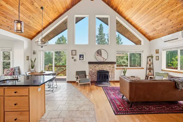 9832 Scotia Rd, Newport, WA 99156