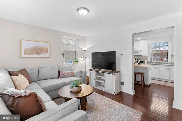 6910 FARRAGUT AVE, Falls Church, VA 22042