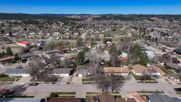 2715 Raymond Dr, Rapid City, SD 57702