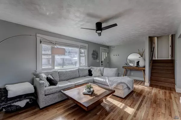 2715 Raymond Dr, Rapid City, SD 57702