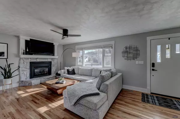 2715 Raymond Dr, Rapid City, SD 57702