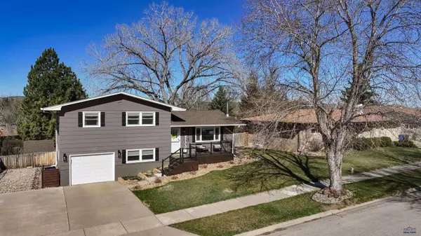 2715 Raymond Dr, Rapid City, SD 57702