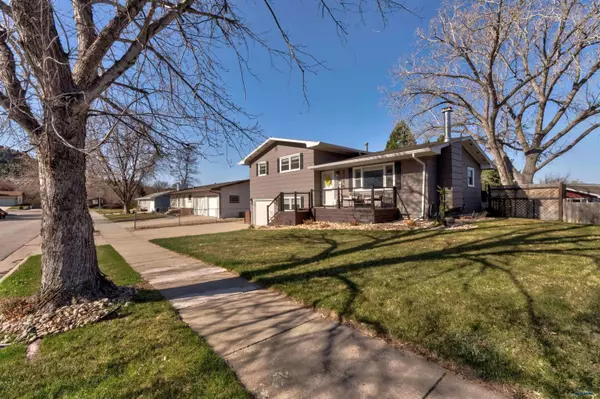 2715 Raymond Dr, Rapid City, SD 57702