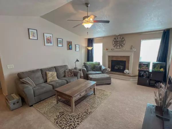14891 Sun Valley Dr, Summerset, SD 57769