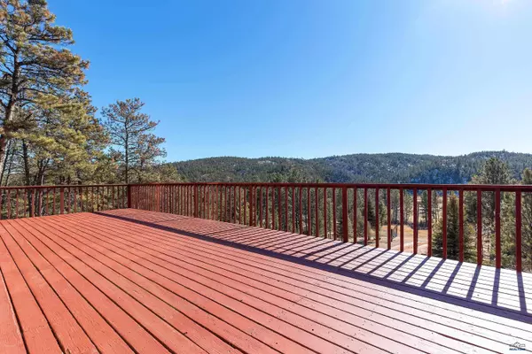 27301 Simunek Ct, Hot Springs, SD 57747