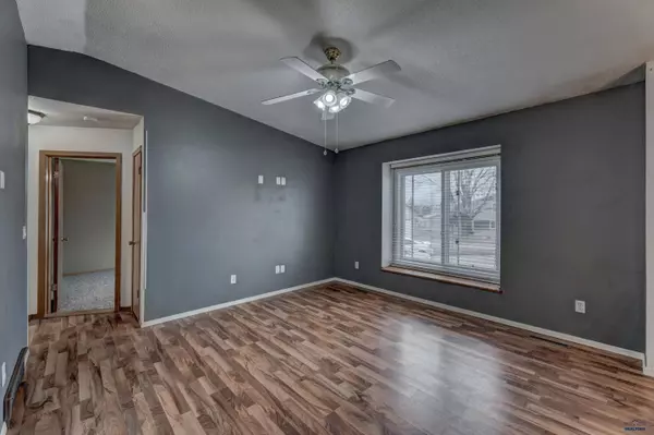 4816 Johnston Dr, Rapid City, SD 57703