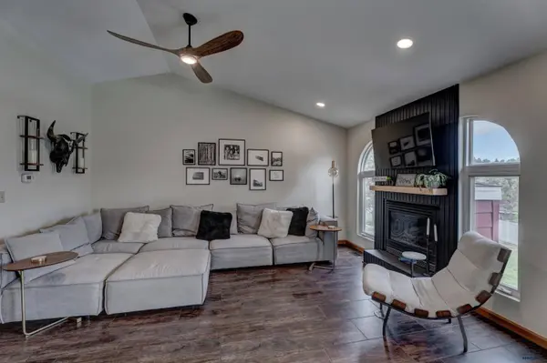 5420 Snowberry Ln, Rapid City, SD 57702