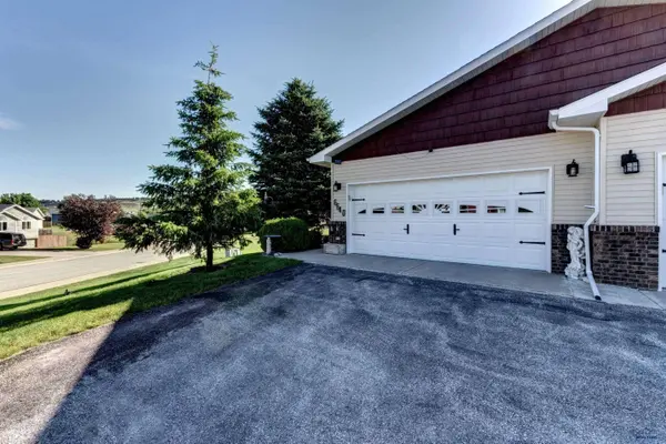 6640 Manchester St, Summerset, SD 57718