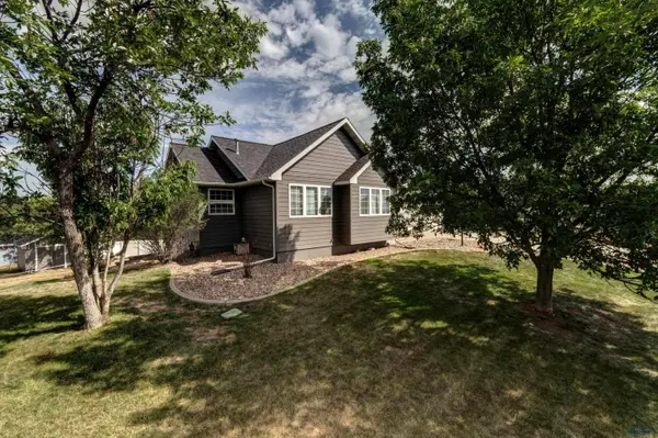 5420 Snowberry Ln, Rapid City, SD 57702