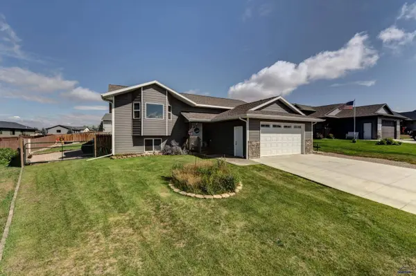 5818 Weatherby Loop, Rapid City, SD 57703