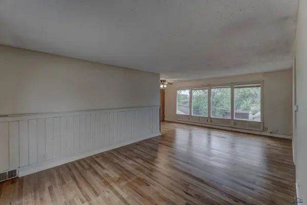 11 Saint Charles St, Rapid City, SD 57701
