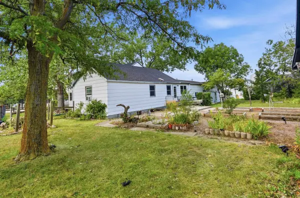 318 W 4th Avenue, Wall, SD 57790