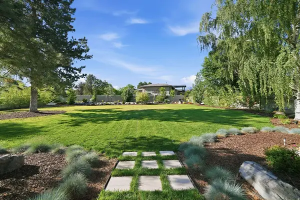 5 APPLE HILL CIR, Sandy, UT 84092