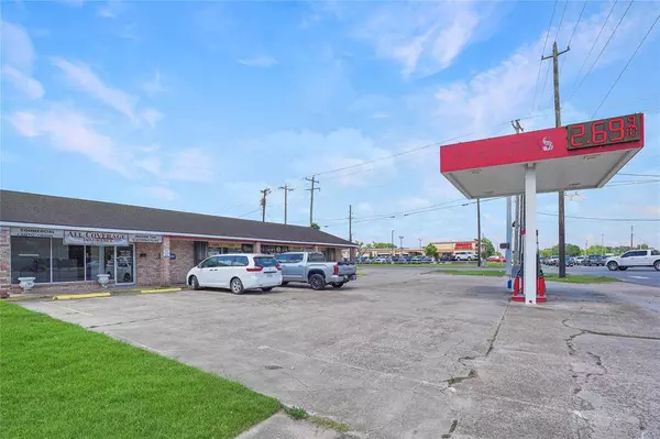 2575 W Highway 6, Alvin, TX 77511