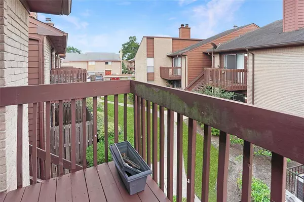 12905 Woodforest BLVD #606, Houston, TX 77015