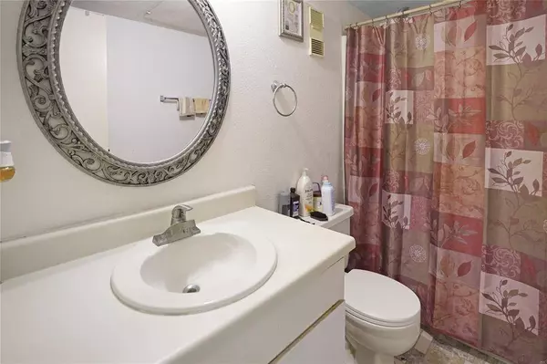 12905 Woodforest BLVD #606, Houston, TX 77015