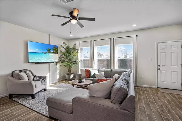 7950 Blue ST, Houston, TX 77028