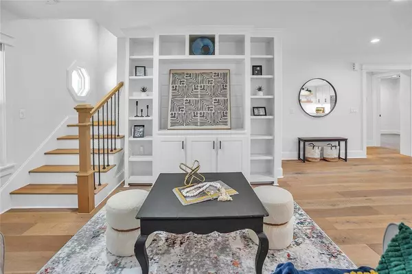 1035 W 43rd ST, Houston, TX 77018