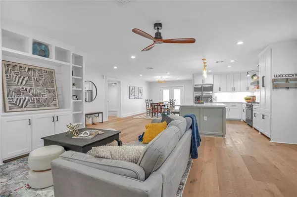 1035 W 43rd ST, Houston, TX 77018