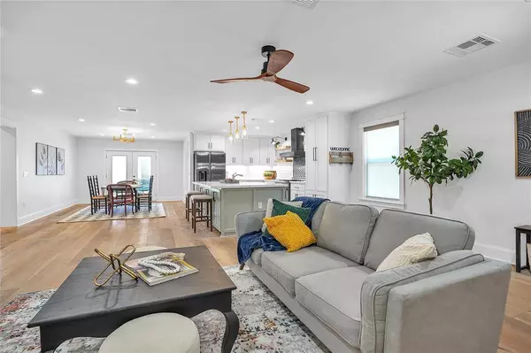 1035 W 43rd ST, Houston, TX 77018