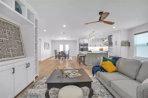 1035 W 43rd ST, Houston, TX 77018