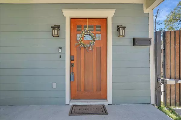 1035 W 43rd ST, Houston, TX 77018