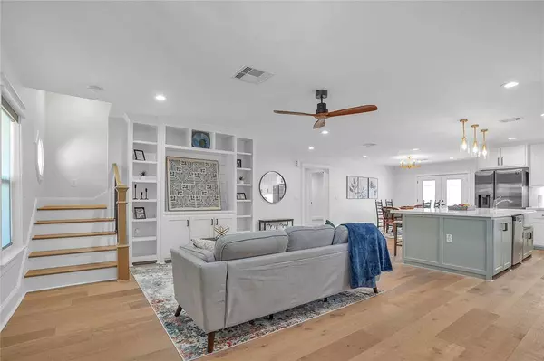 1035 W 43rd ST, Houston, TX 77018