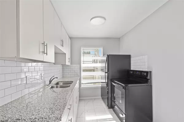 819 Oak ST #3, La Marque, TX 77568