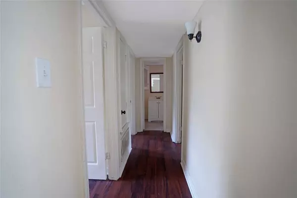 11075 Spottswood DR, Houston, TX 77016